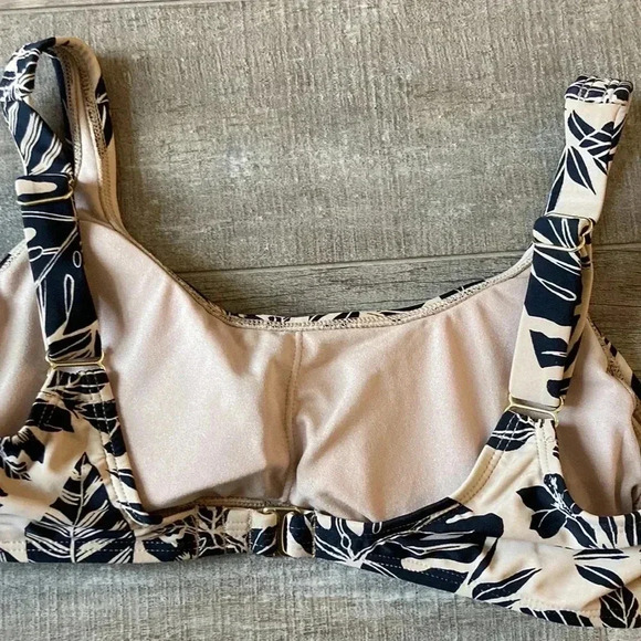 NWT Tropical swim top - Picture 7 of 9